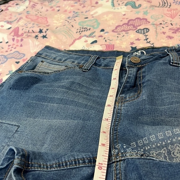 New Directions Printed Denim Shorts - Picture 11 of 16